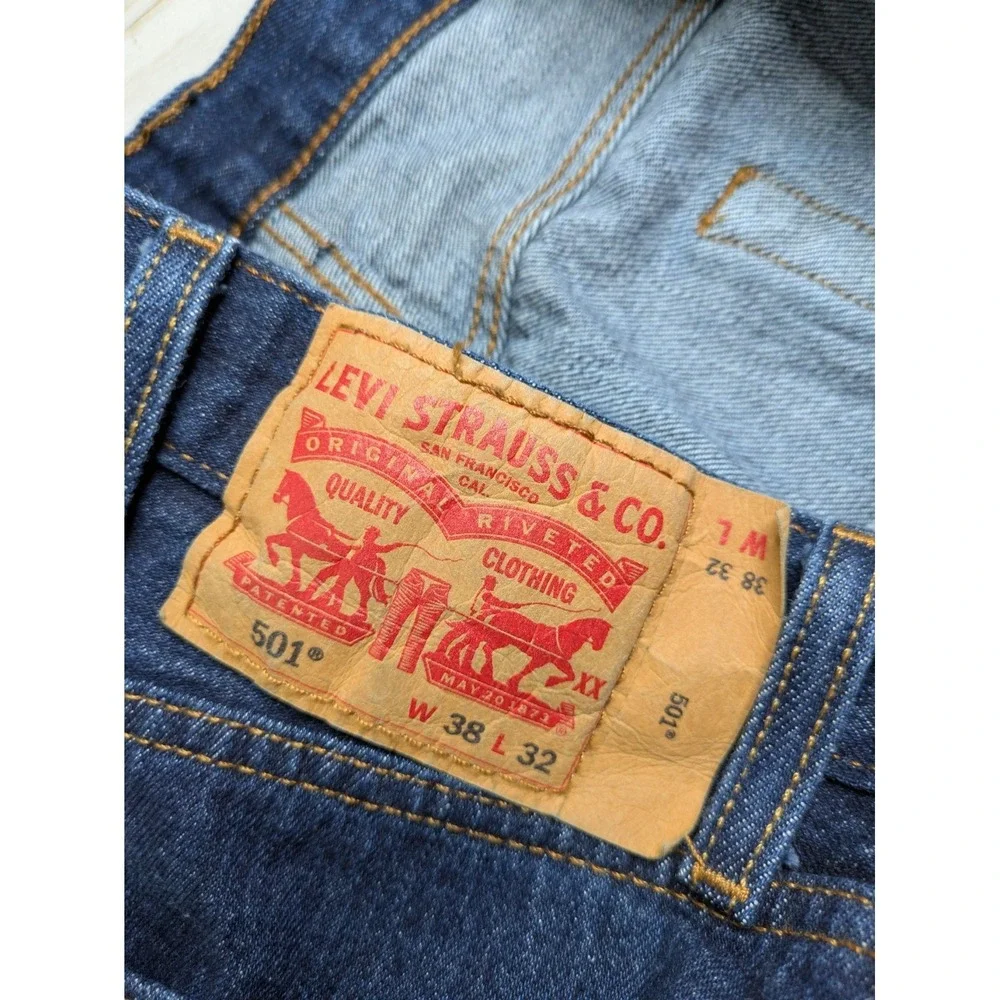 Levis 501 Jeans Mens 38x32 Blue Denim Original Fit Straight Button Fly Dark Wash